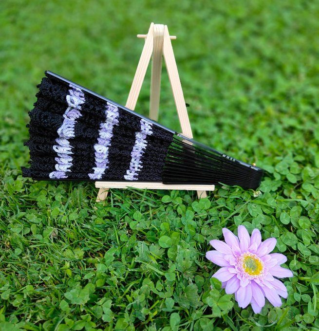éventail papillon (noir et dégradé mauve)